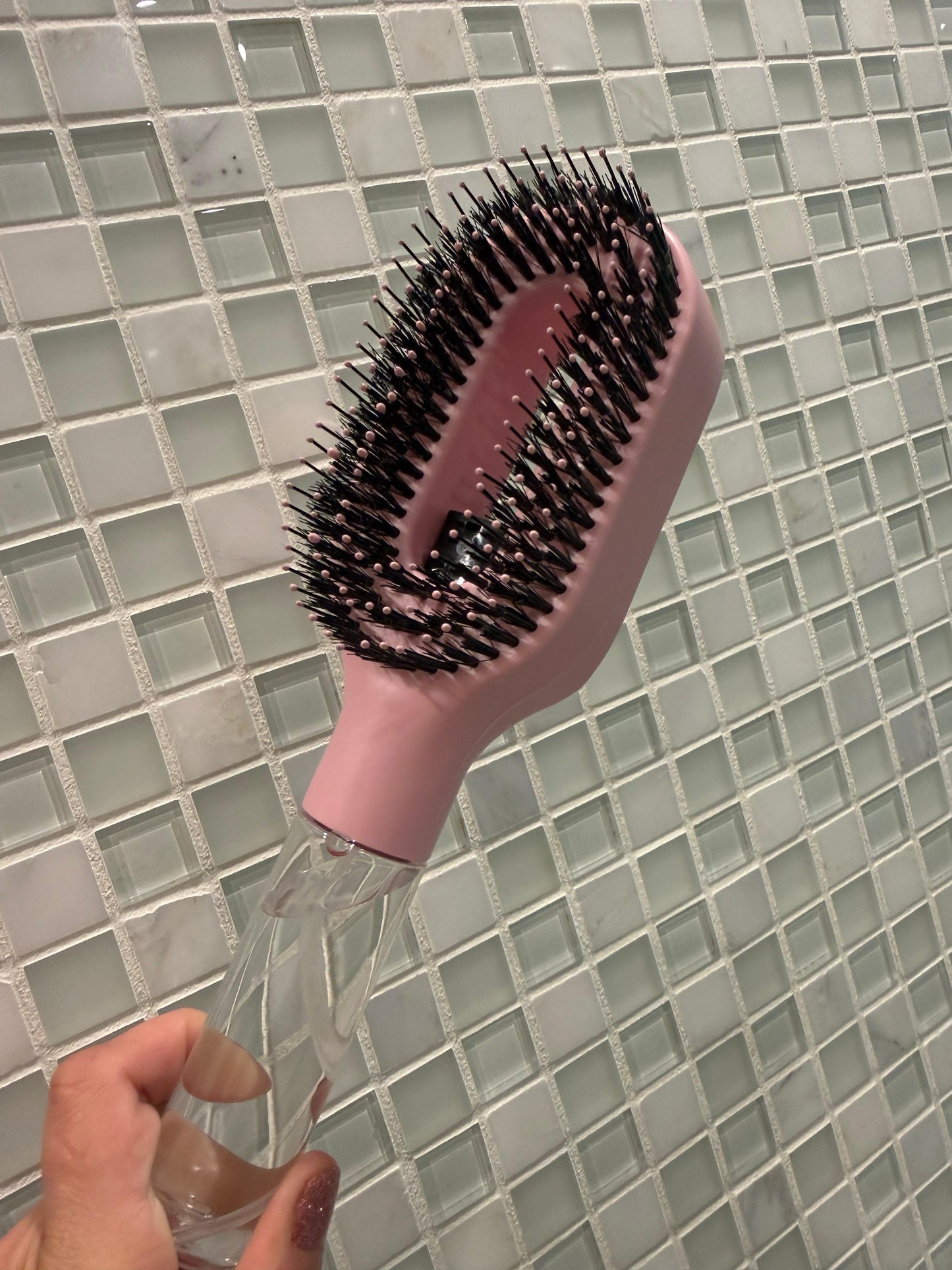 2-in-1 Spray Hair Brush – Detangle, Hydrate & Style Instantly